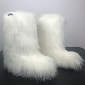 Oscar Sport Goat Fur Boots Shearling Winter White